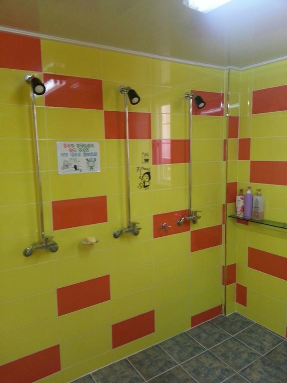 Gyeongju Friend Guesthouse Bagian luar foto