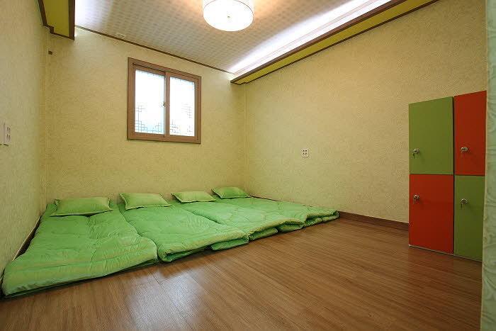 Gyeongju Friend Guesthouse Bagian luar foto